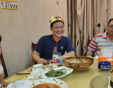 公司領(lǐng)導(dǎo)生日宴會