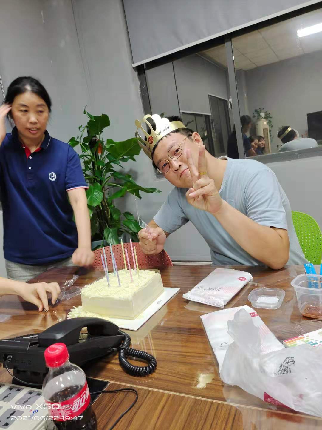 領(lǐng)導(dǎo)生日宴，公司組織燒烤活動(dòng)