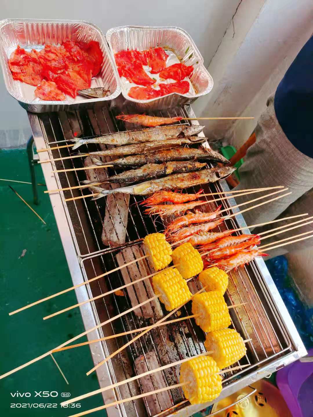 領(lǐng)導(dǎo)生日宴，公司組織燒烤活動(dòng)
